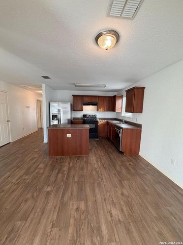 5651 Forest, San Antonio, TX 78252