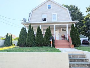 55 Ridgefield Avenue, Bridgeport, CT 06610