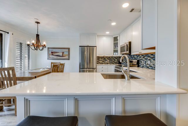 40 Folly Field Road 337, Hilton Head Island, SC 29928