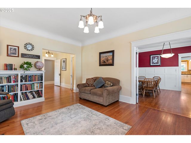 1402 2ND St, La Grande, OR 97850