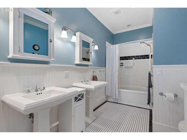 1402 2ND St, La Grande, OR 97850