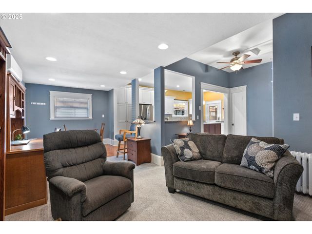 1402 2ND St, La Grande, OR 97850