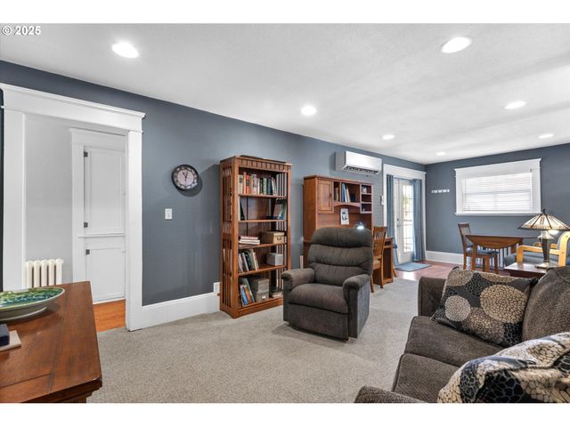 1402 2ND St, La Grande, OR 97850