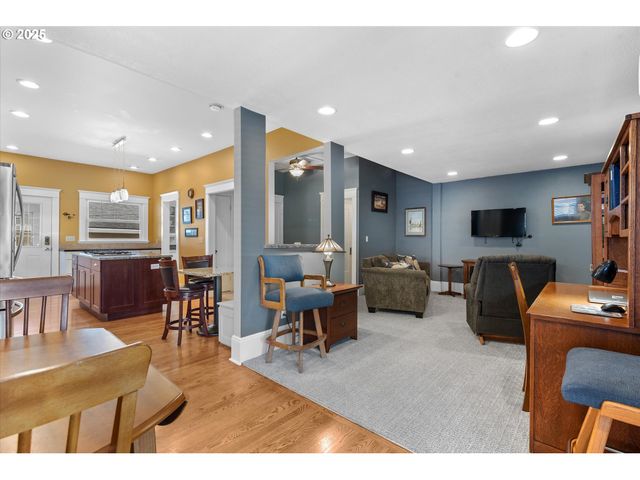 1402 2ND St, La Grande, OR 97850