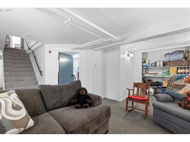 1402 2ND St, La Grande, OR 97850