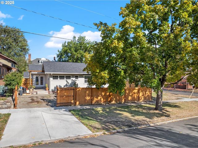 1402 2ND St, La Grande, OR 97850