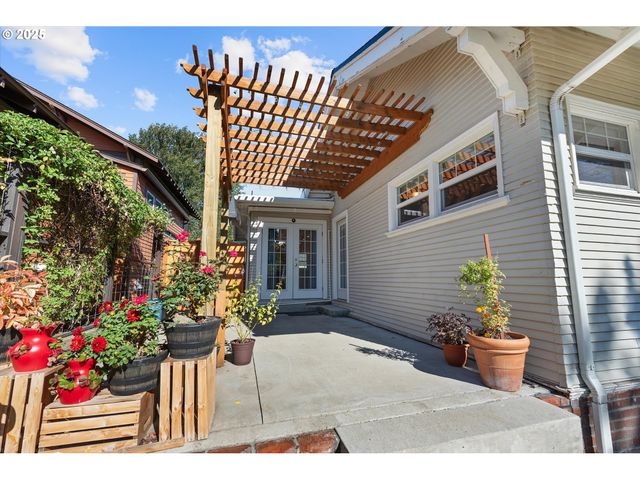 1402 2ND St, La Grande, OR 97850