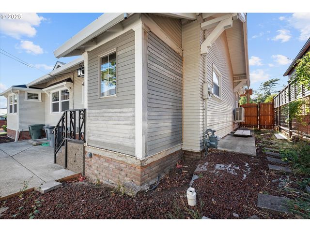 1402 2ND St, La Grande, OR 97850