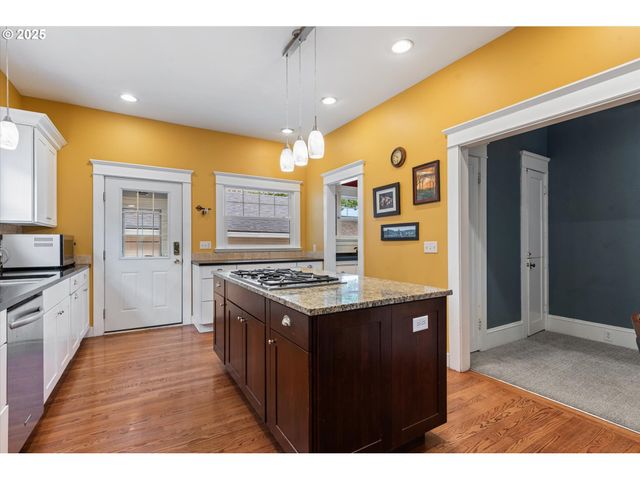 1402 2ND St, La Grande, OR 97850