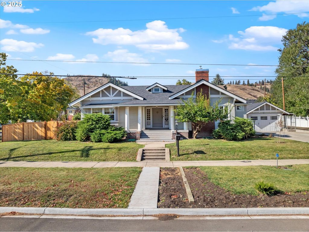 1402 2ND St, La Grande, OR 97850