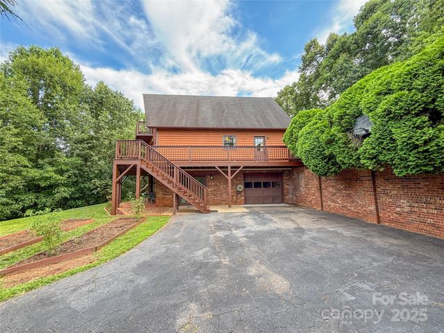 154 Cedar Road, Hickory, NC 28601