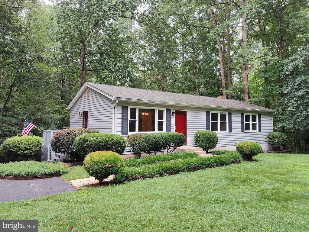 36915 W LAKELAND DR, Mechanicsville, MD 20659