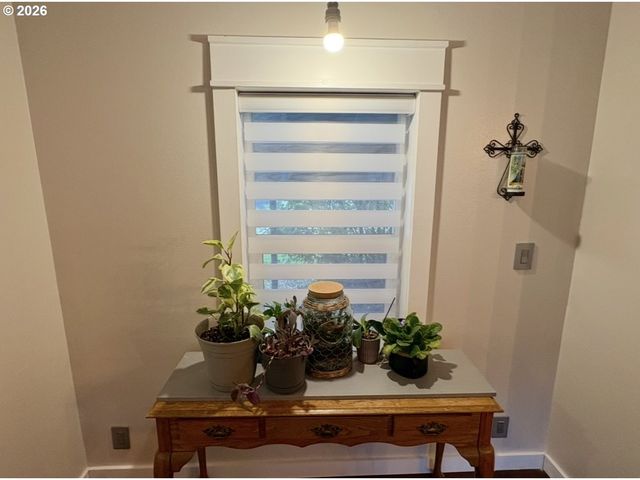 660 VILLAGE Dr 13, Molalla, OR 97038