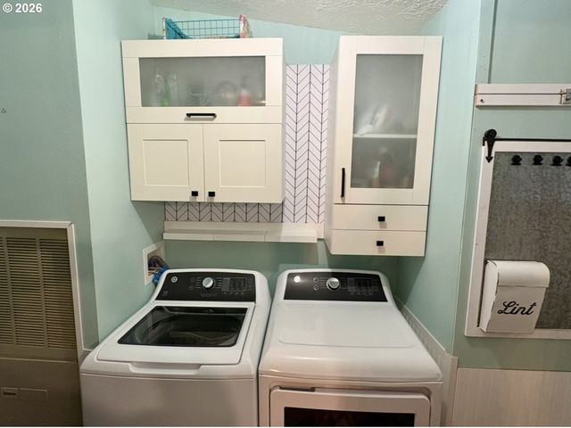 660 VILLAGE Dr 13, Molalla, OR 97038