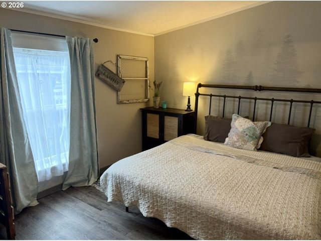 660 VILLAGE Dr 13, Molalla, OR 97038