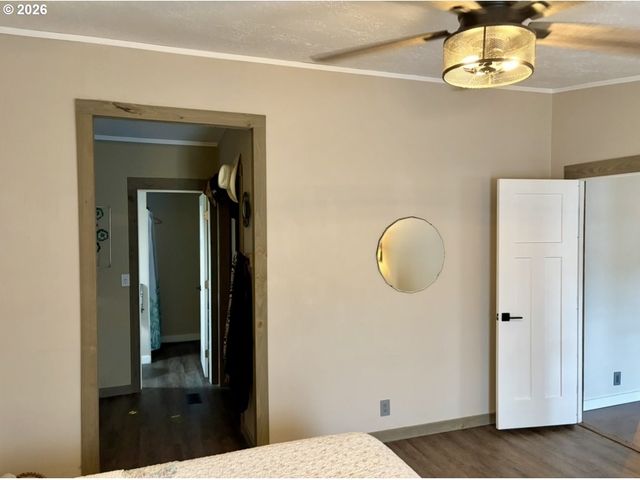 660 VILLAGE Dr 13, Molalla, OR 97038