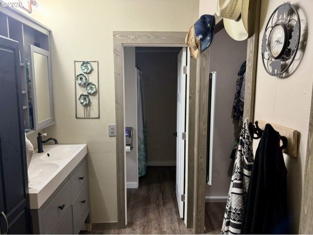 660 VILLAGE Dr 13, Molalla, OR 97038