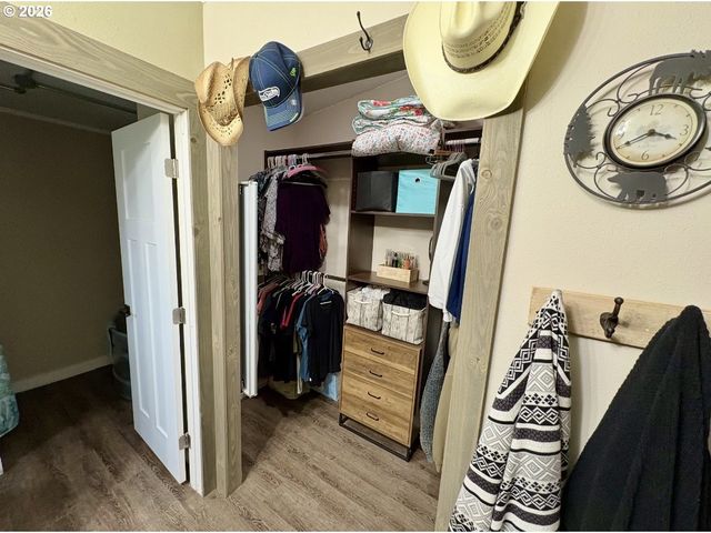 660 VILLAGE Dr 13, Molalla, OR 97038