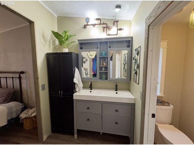 660 VILLAGE Dr 13, Molalla, OR 97038