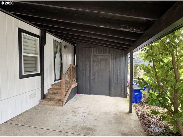 660 VILLAGE Dr 13, Molalla, OR 97038