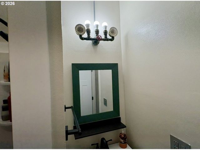 660 VILLAGE Dr 13, Molalla, OR 97038