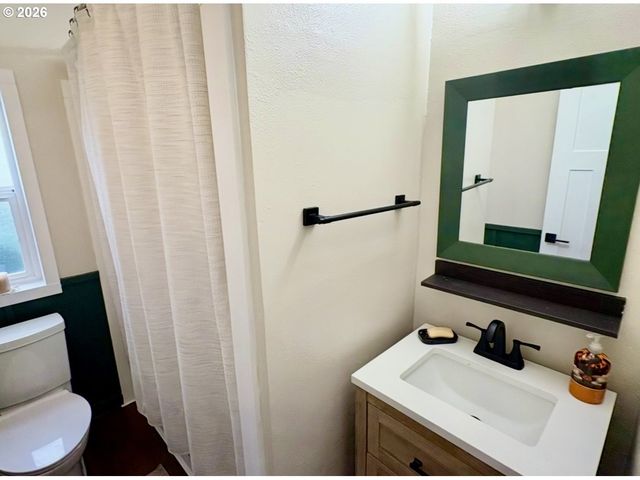 660 VILLAGE Dr 13, Molalla, OR 97038