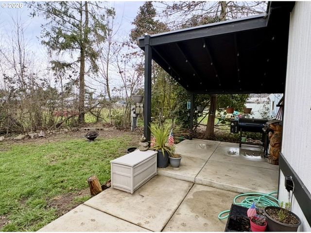 660 VILLAGE Dr 13, Molalla, OR 97038