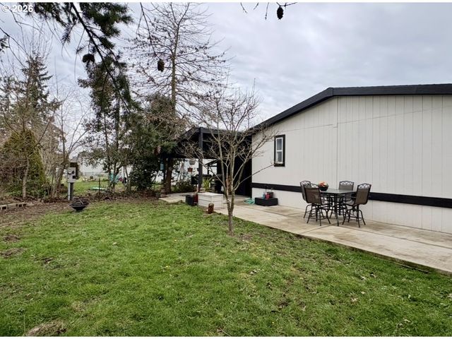 660 VILLAGE Dr 13, Molalla, OR 97038