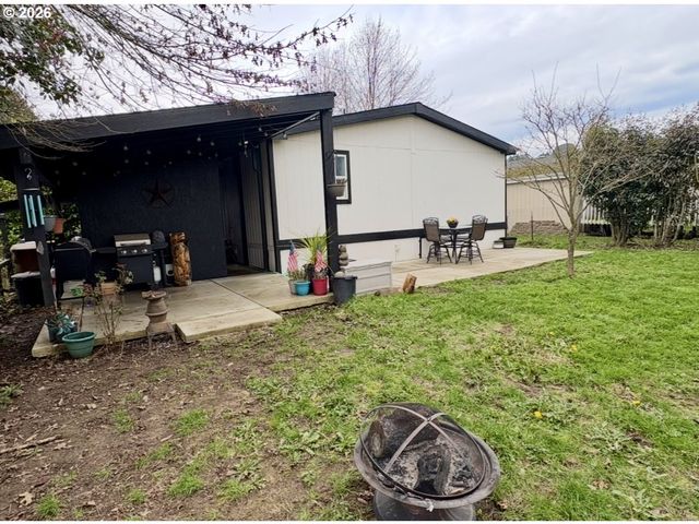 660 VILLAGE Dr 13, Molalla, OR 97038