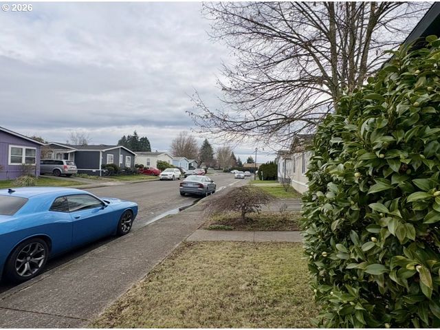 660 VILLAGE Dr 13, Molalla, OR 97038