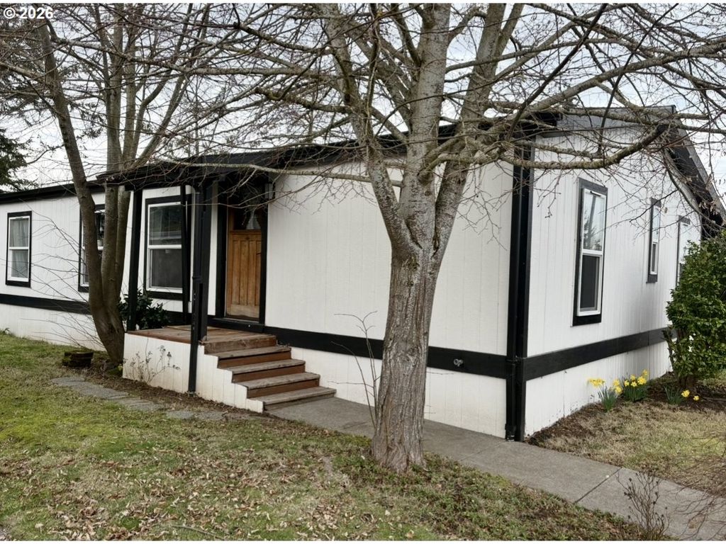 660 VILLAGE Dr 13, Molalla, OR 97038