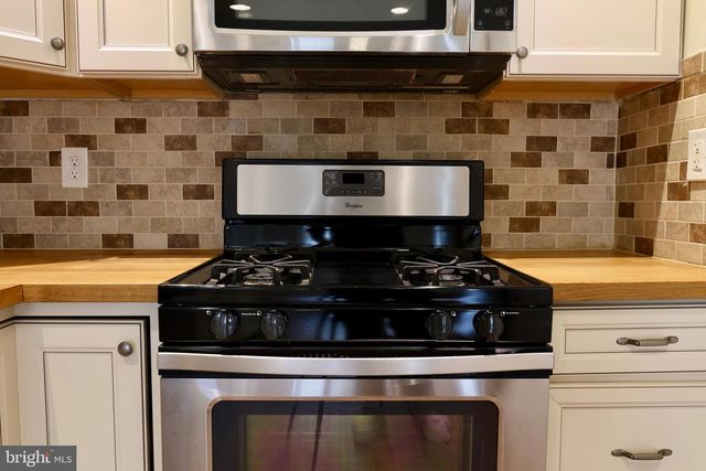 2063 HARBOUR DR, Palmyra, NJ 08065