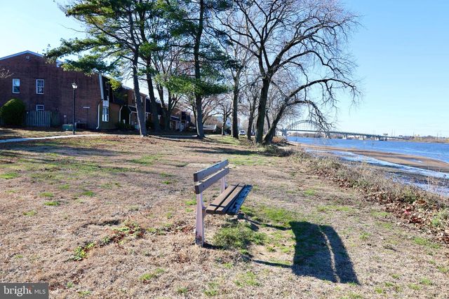 2063 HARBOUR DR, Palmyra, NJ 08065