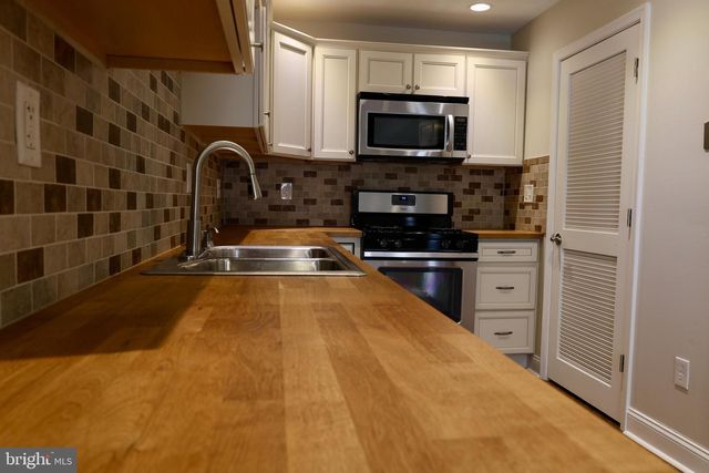 2063 HARBOUR DR, Palmyra, NJ 08065