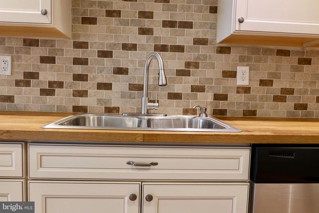 2063 HARBOUR DR, Palmyra, NJ 08065