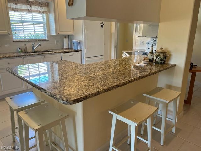 3013 Futuna LN, Naples, FL 34119