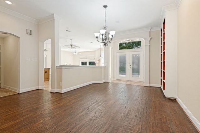 828 Spring Creek Drive, Grapevine, TX 76051