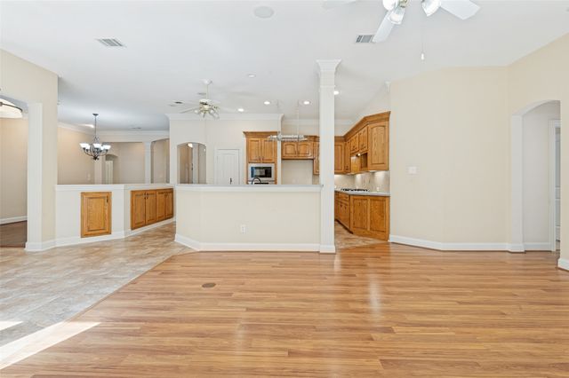 828 Spring Creek Drive, Grapevine, TX 76051