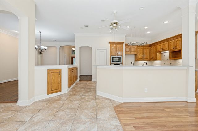 828 Spring Creek Drive, Grapevine, TX 76051