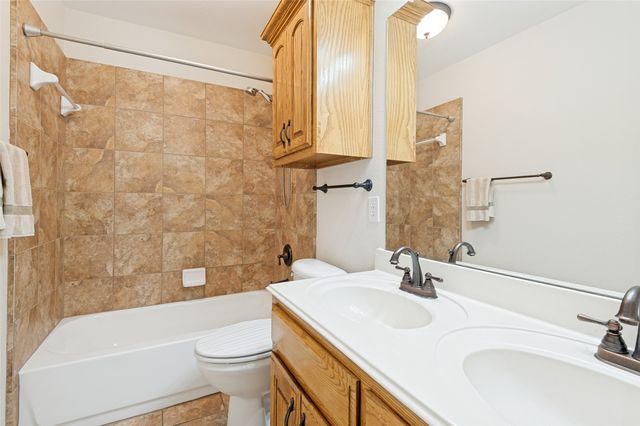 828 Spring Creek Drive, Grapevine, TX 76051
