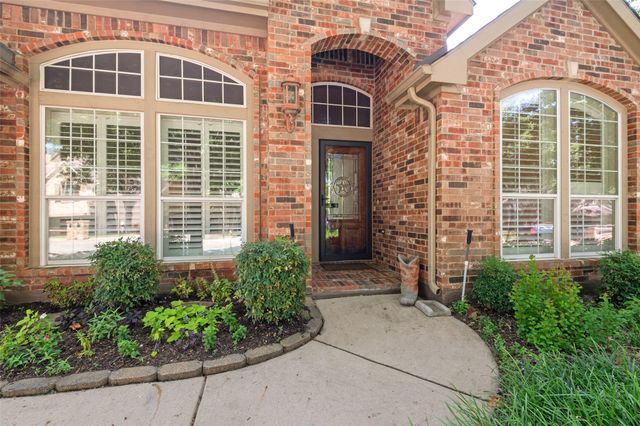 828 Spring Creek Drive, Grapevine, TX 76051