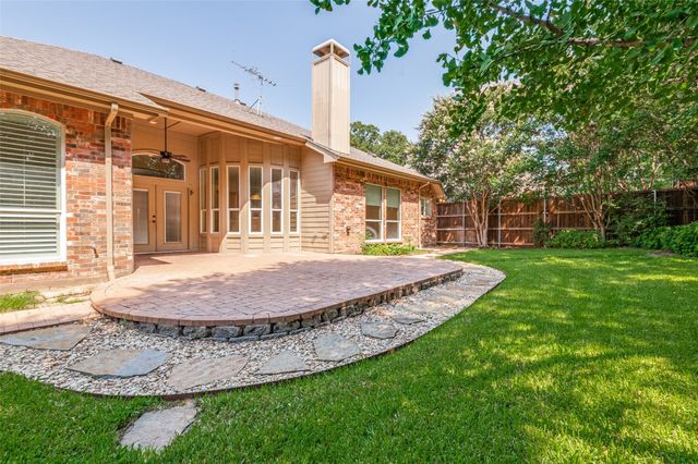 828 Spring Creek Drive, Grapevine, TX 76051