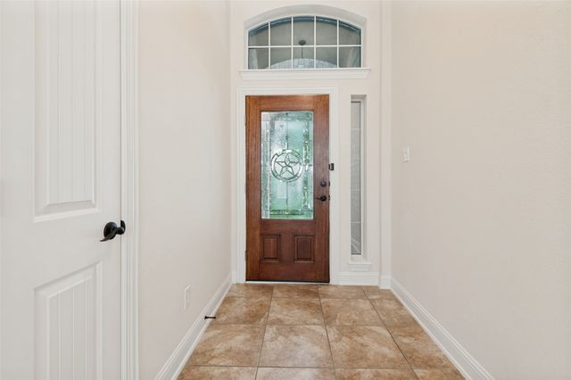 828 Spring Creek Drive, Grapevine, TX 76051