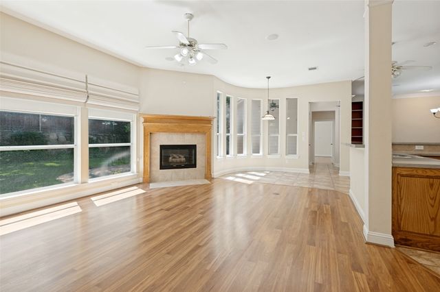 828 Spring Creek Drive, Grapevine, TX 76051