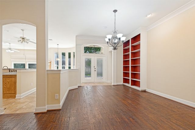 828 Spring Creek Drive, Grapevine, TX 76051