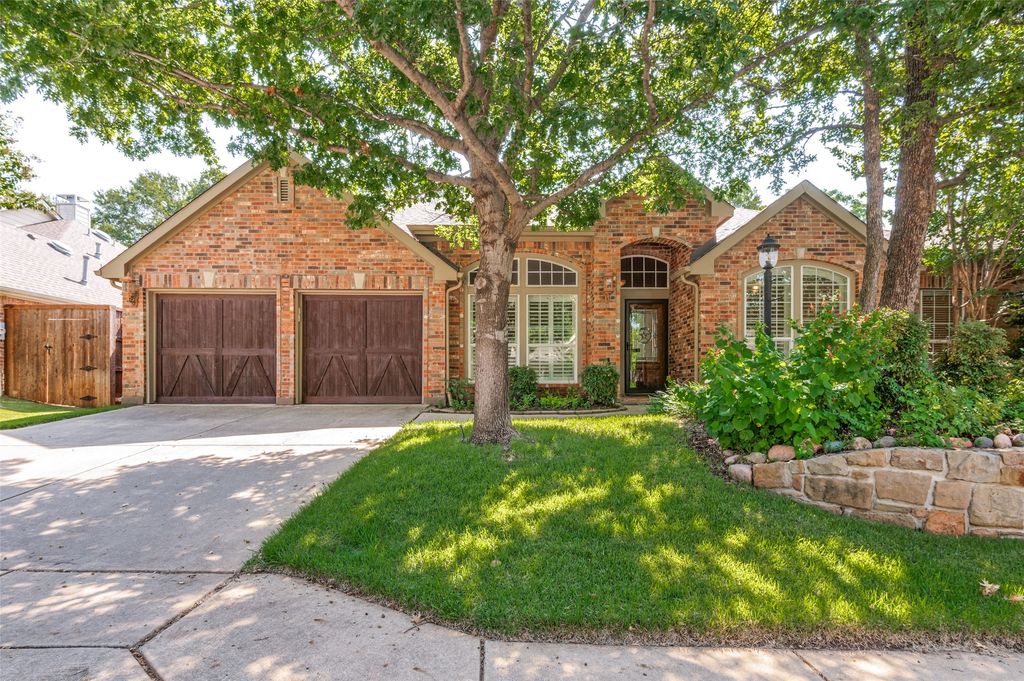 828 Spring Creek Drive, Grapevine, TX 76051