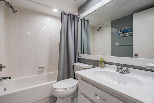 107 LAKEVIEW PLACE 7, Oldsmar, FL 34677