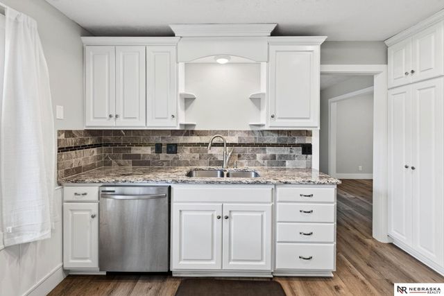 638 S 215th Street, Omaha, NE 68022
