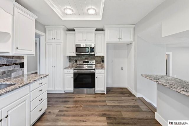 638 S 215th Street, Omaha, NE 68022