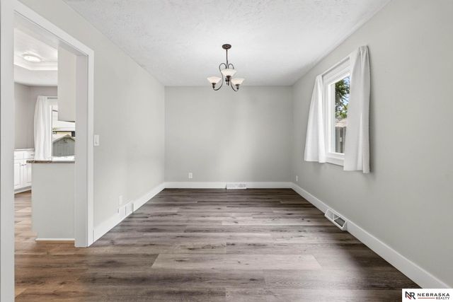 638 S 215th Street, Omaha, NE 68022